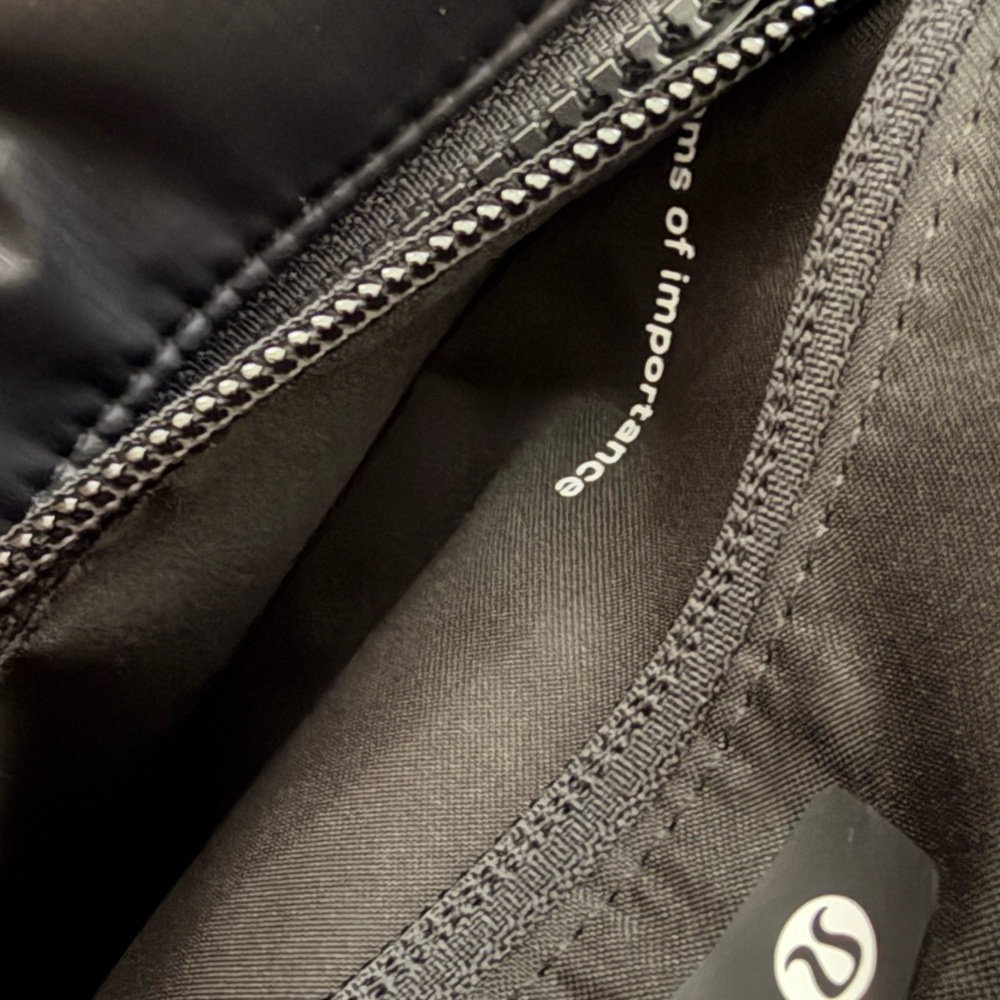 Lululemon Quilted Grid Small Tote, Black - Picture 10 of 16